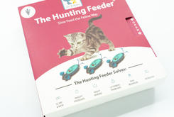 Hunting cat feeder